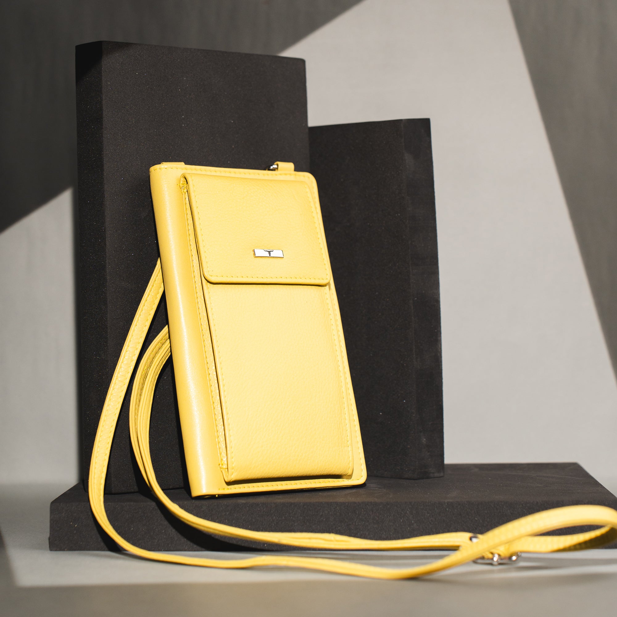 URBAN FOREST Ruby Leather Sling Wallet for Women – urban-forest-store